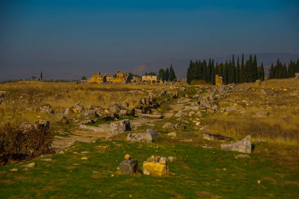 Pamukkale Denizli Turkey Ruiny Zrujnowanego Miasta Hierapolis Pamukkale Słoneczny Dzień — Zdjęcie stockowe