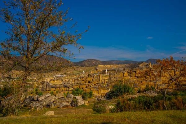 Pamukkale Denizli Turkey Widok Amfiteatr Pamukkale Zrujnowane Miasto Hierapolis — Zdjęcie stockowe