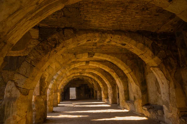 Izmir Turquía Cámaras Abovedadas Del Ágora Antiguo Izmir Excavaciones Arqueológicas —  Fotos de Stock