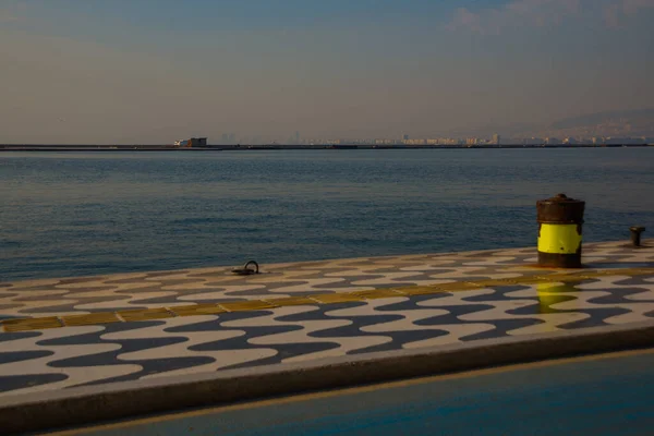 Izmir Turkey Promenade Met Uitzicht Zee Traditioneel Patroon Weg Izmir — Stockfoto