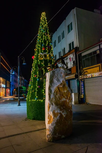 Marmaris Mugla Turkey Christmas Tree Monument Form Rock Seagulls Street — Foto Stock