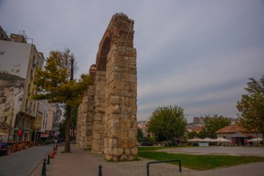 SELCUK, IZMIR, TURKEY: Selcuk 'un merkezinde Roma su kemeri.