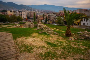 SELCUK, IZMIR, TURKEY: İzmir 'in antik harabeleri, su kemerleri ve Selcuk kasabasının en iyi manzarası.
