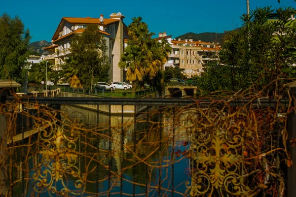 Maris Mugla Turkey Průplav Vodou Ulici Města Marmaris Slunečného Dne — Stock fotografie