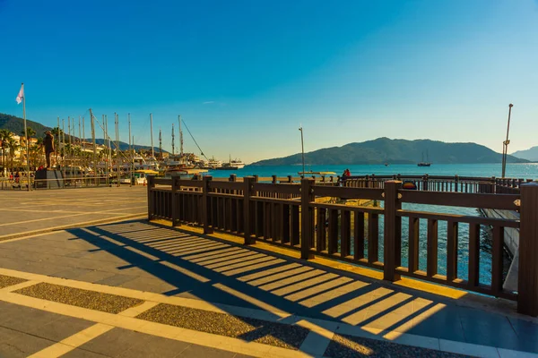 Marmaris Mugla Turquía Canal Puente Madera Paseo Marítimo Marmaris Día — Foto de Stock