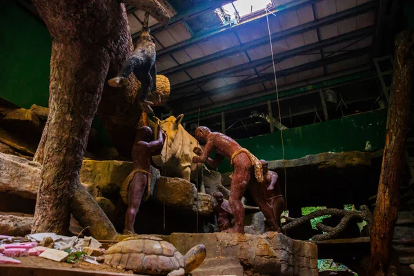 Camyuva Kemer Turkey Sculptures Animals Primitive People Territory Destroyed Hotel — Photo