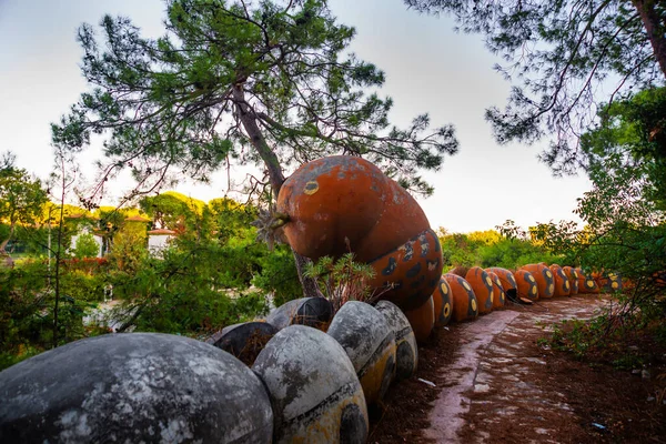 Camyuva Kemer Turkey Caterpillar Sculpture Park Destroyed Hotel Holiday Area — Foto de Stock