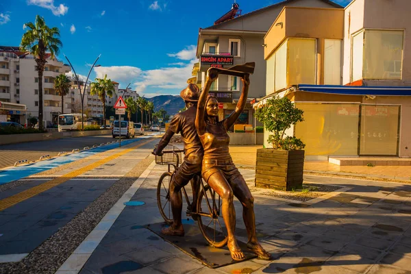 Marmaris Mugla Turkey Modern Monument Guy Girl Riding Bicycle Street — Stockfoto
