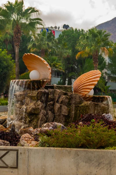 Marmaris Mugla Turkey Monument Shell Pearl Which Water Pours Stones — Stockfoto