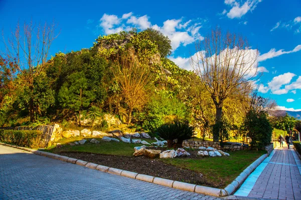 Iulik Arkeoloji Parkı, Marmaris 'in merkezindeki bir yamaçta açık hava müzesi.. — Stok fotoğraf