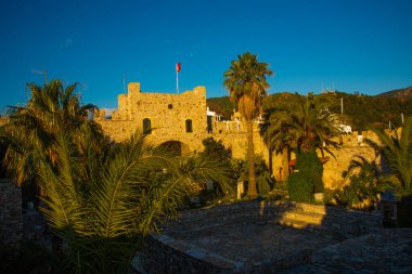 Marmaris, MUGLA, TURKEY: Güneşli bir günde eski taş kale.