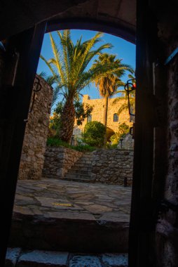 Marmaris 'in eski taş kalesi, güneşli bir günde mavi gökyüzü arka planında..