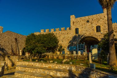Marmaris, MUGLA, TURKEY: Güneşli bir günde eski taş kale.