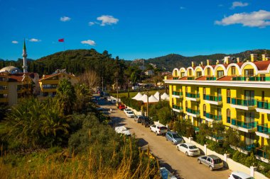 Marmaris, MUGLA, TURKEY: Marmaris 'in merkezinde otel ve daireleri olan yerleşim alanı.