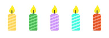 Mumlar. Kutlama pastası mumları. Beyaz arkaplanda vektör ortamı izole edildi.