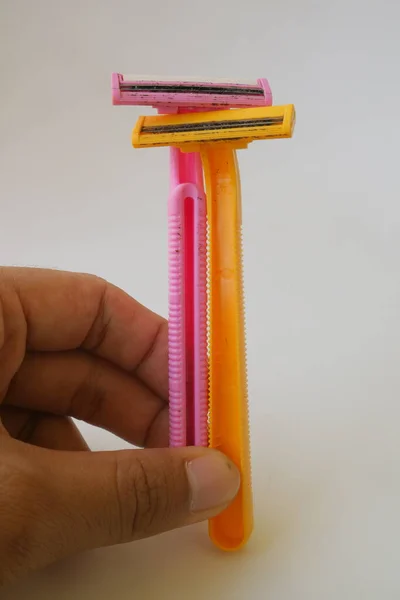 Verwendet Rosa Und Gelben Bart Rasiermesser Auf Weißen Isolierten Hintergrund — Stockfoto