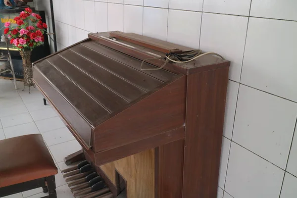 Gammal Trä Piano Hörnet Rummet Foto — Stockfoto