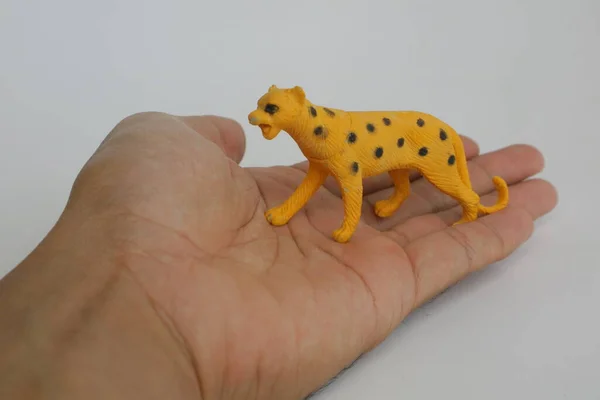 Brinquedo Forma Leopardo Amarelo Feito Foto Plástico — Fotografia de Stock