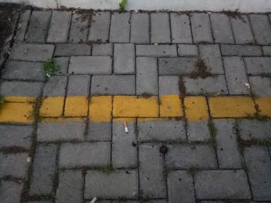 Sarı çizgi fotoğraflı asfalt yol.