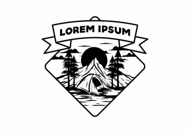 Dağ kampı kubbe çadırı tasarımı kullanıyor.