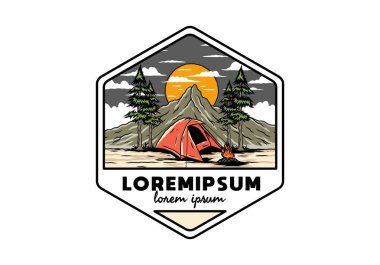 Dağ kampı kubbe çadırı tasarımı kullanıyor.