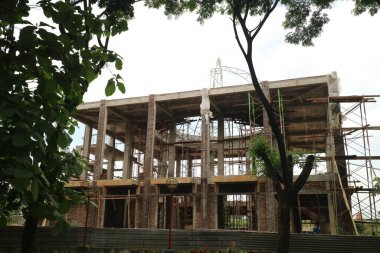 Semarang, Endonezya - 30 Kasım 2021: Banyumanik, Semarang 'daki büyük tamamlanmamış binaların editörlük görüntüleri