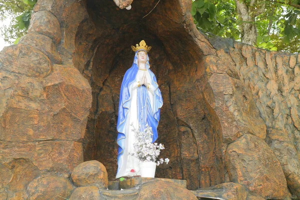 Semarang Indonesia Diciembre 2021 Imagen Editorial Gran Estatua Virgen María — Foto de Stock