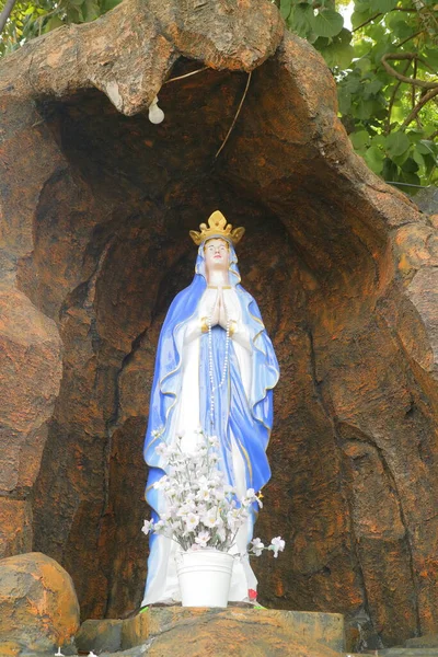 Semarang Indonesia Diciembre 2021 Imagen Editorial Gran Estatua Virgen María — Foto de Stock