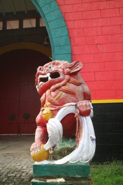 Semarang Endonezya 21 Ocak 2022, Sam poo kong semarang kırmızı aslan heykeli