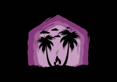 Sahildeki şenlik ateşi ve hindistan cevizi ağaçlarının silueti.