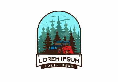 Orman illüstrasyonunda arabanın yanında kamp yapmak.