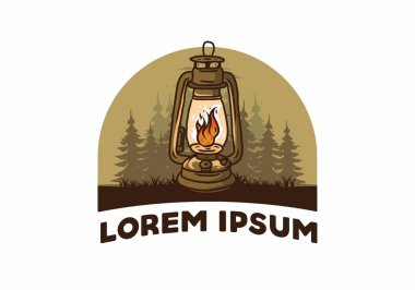 Çam ağaçları arasında alev saçan renkli dış fener tasarımı.