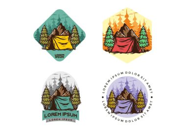 Dağın önünde ve çam ağaçları arasında kamp çadırının resmi.