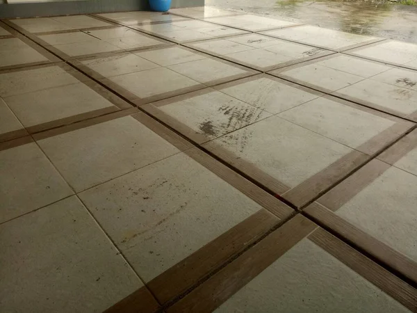 Photo Dirty Brown Tile Floor Yard — 스톡 사진