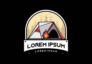 Üçgen kamp çadırı ve şenlik ateşi tasarımı.