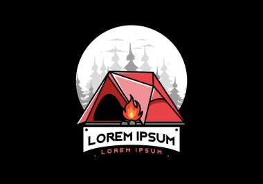 Üçgen kamp çadırı ve şenlik ateşi tasarımı.