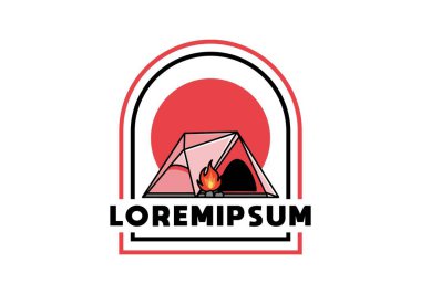 Üçgen kamp çadırı ve şenlik ateşi tasarımı.