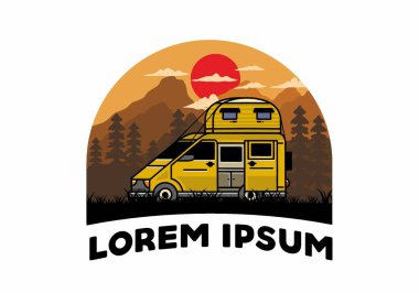 Çatı kutusu çizim rozeti tasarımlı büyük bir minibüs kampçısı.