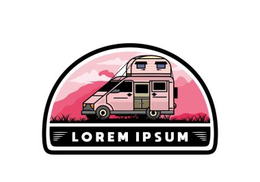 Çatı kutusu çizim rozeti tasarımlı büyük bir minibüs kampçısı.