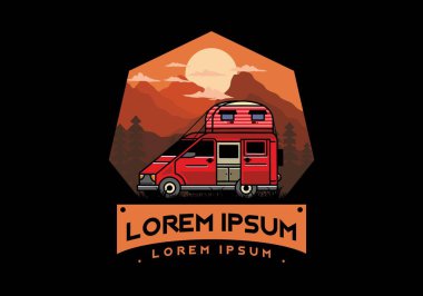 Çatı kutusu çizim rozeti tasarımlı büyük bir minibüs kampçısı.