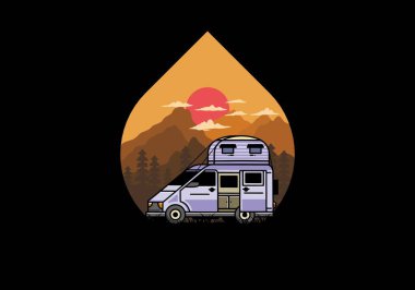 Çatı kutusu çizim rozeti tasarımlı büyük bir minibüs kampçısı.