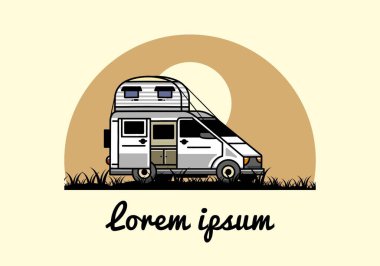 Çatı kutusu çizim rozeti tasarımlı büyük bir minibüs kampçısı.