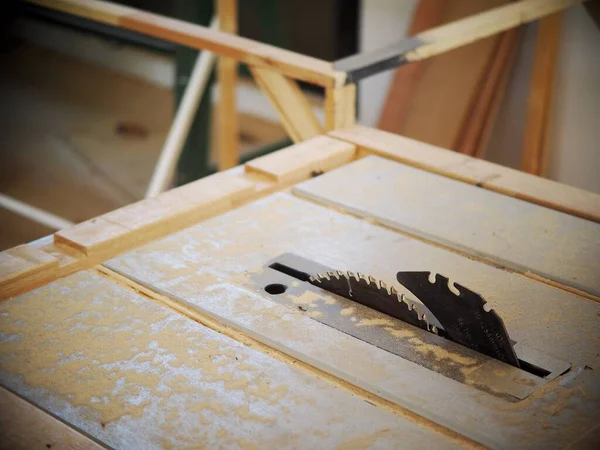 Closeup Dirty Rustic Electric Powered Wood Workshop Tools Wood Pieces — Zdjęcie stockowe