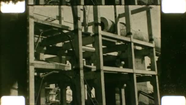 黑色和白色16毫米胶片 白俄罗斯 克里切夫 1970年代 水泥厂 — 图库视频影像