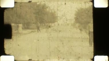 16mm film. SSCB, Belarus, Krichev, 1970 'ler. 1 Mayıs, yeni evli çift 2