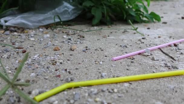 Single Use Plastic Pollution Discarded Drinking Straw — Vídeo de Stock