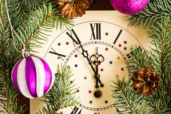 Countdown Midnight Retro Watches Spruce Branches Cones Christmas Balls Happy — Stock Photo, Image