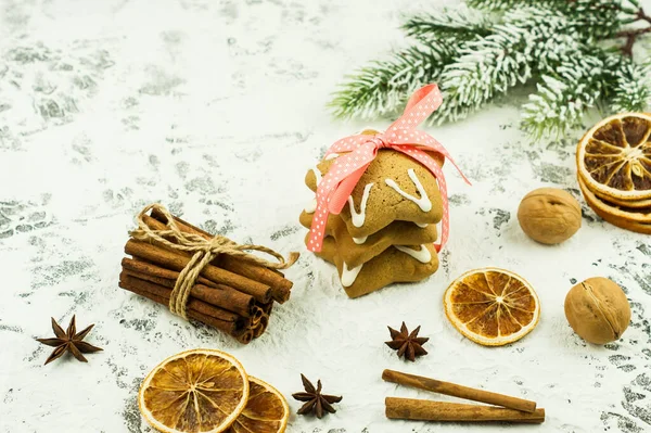 Hagyományos Karácsonyi Újévi Ételek Fűszerek Fahéj Pálcikák Szárított Narancs Mézeskalács — Stock Fotó