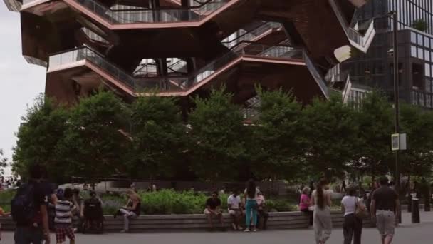 Nueva York Estados Unidos Personas Caminando Relajándose Parque Ciudad — Vídeos de Stock