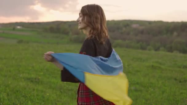 Portrait Young Ukrainian Woman Vyshyvanka Ukrainian National Clothes She Holding — Stock Video